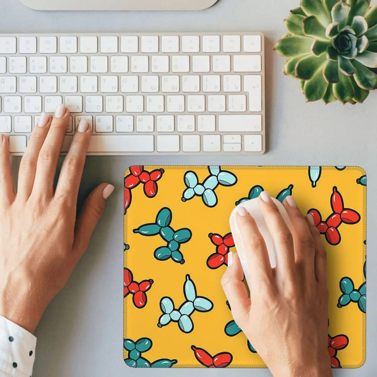 Balloon Animal Dogs Pattern In - Yellow Laptop Accessories のレビューと価格