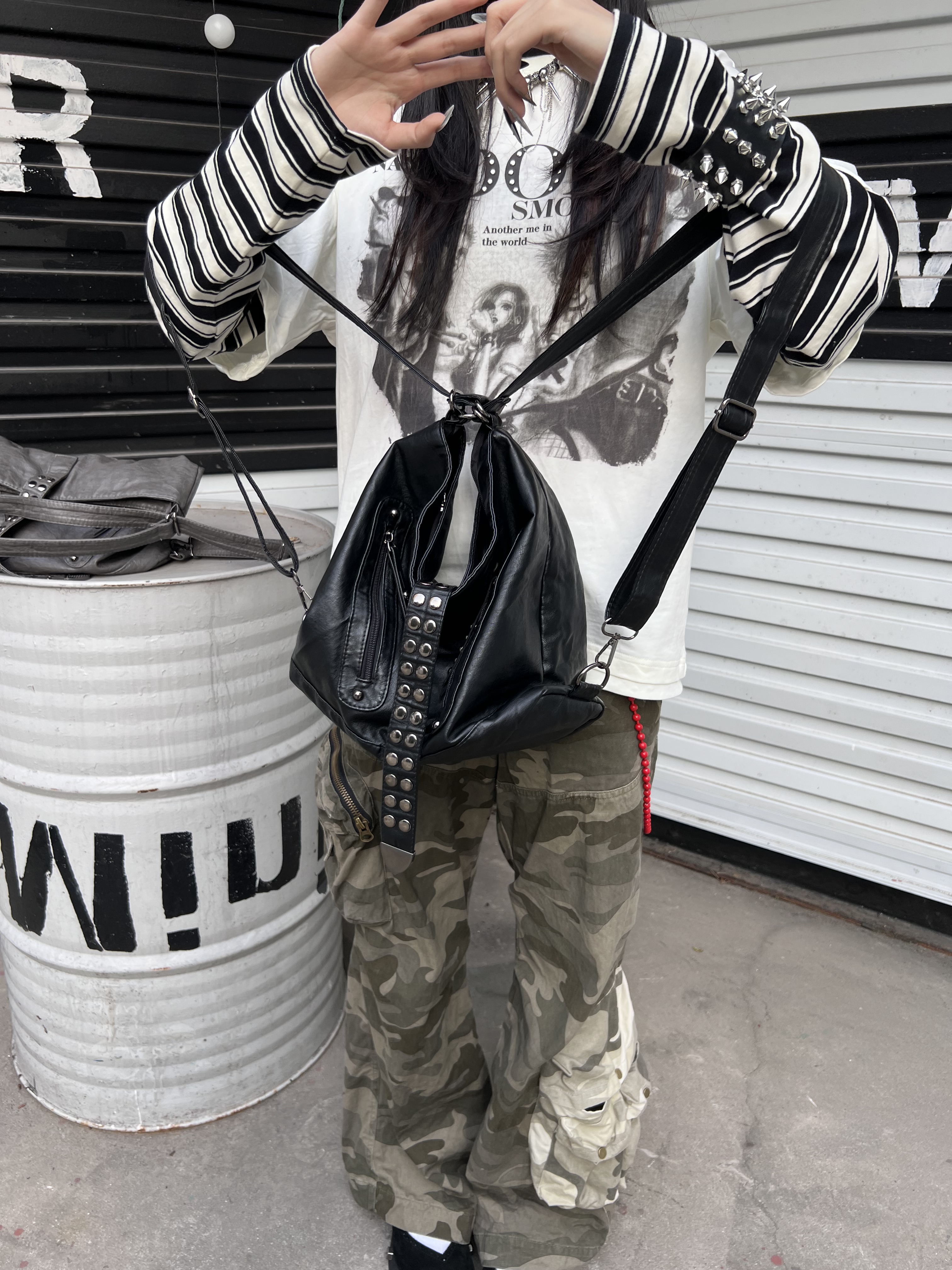Retro Rivet Spice Girl Handbag - Laptop Accessories Girly のレビューと価格